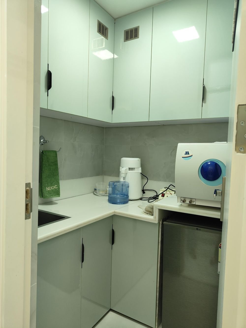 In-house sterilisation room with autoclave and water distiller